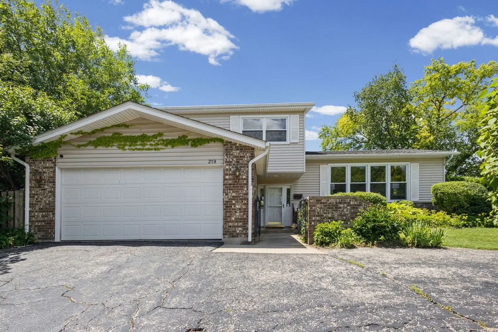219 W Appletree Lane, Arlington Heights