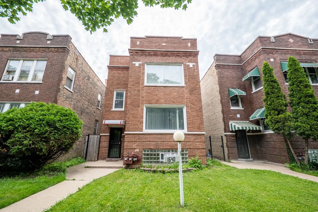 1640 N Linder Avenue 2, Chicago, 60639