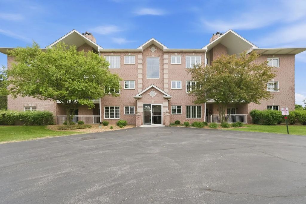 11535 Settlers Pond Way 1b, Orland Park