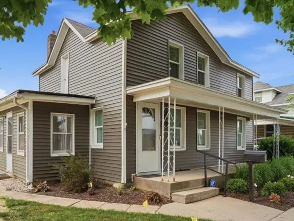 322 E Carroll Street, Lanark