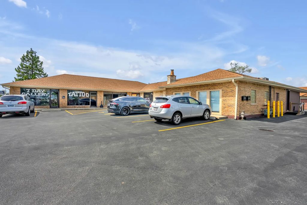 6000 W 159th Street F, Oak Forest