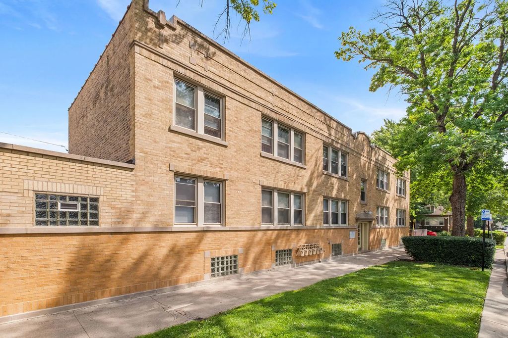 3904-3906 W Leland Avenue, Chicago