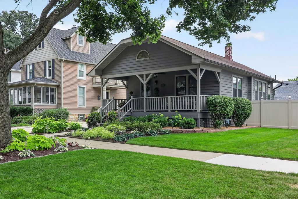4933 Middaugh Avenue, Downers Grove