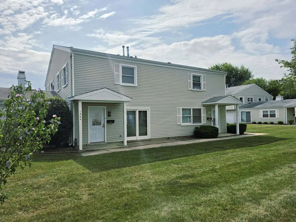 190 Elizabeth Court B, Bartlett