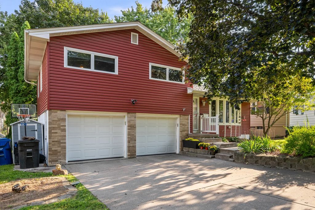 3140 11th Avenue, Moline