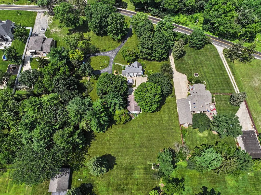 9000 Wolf Road, Burr Ridge