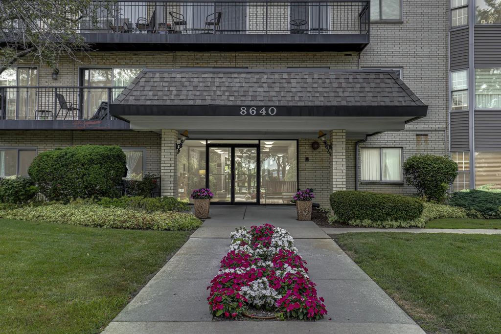 8640 Waukegan Road 425, Morton Grove