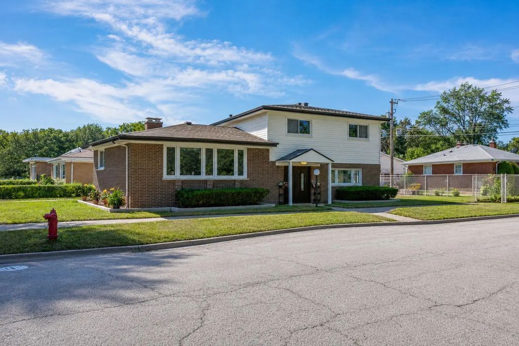 7600 Lowell Avenue, Skokie