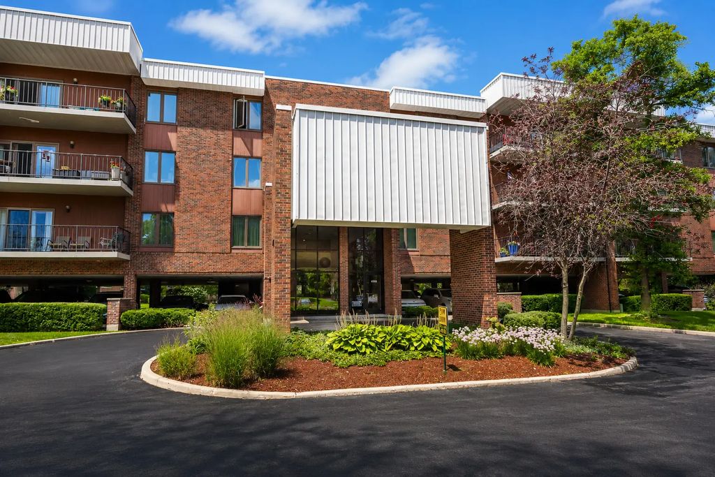 6585 Main Street 201, Downers Grove