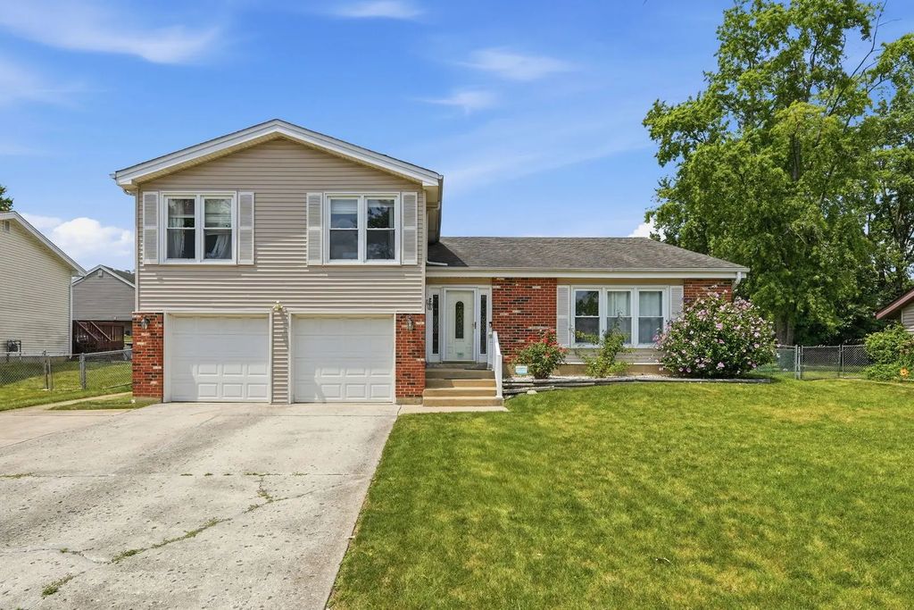 316 Plymouth Lane, Bloomingdale