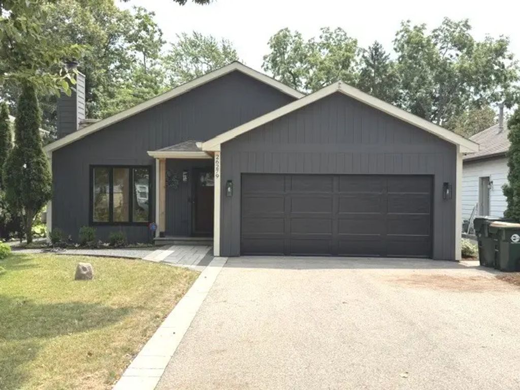 26279 N Hickory Avenue, Mundelein