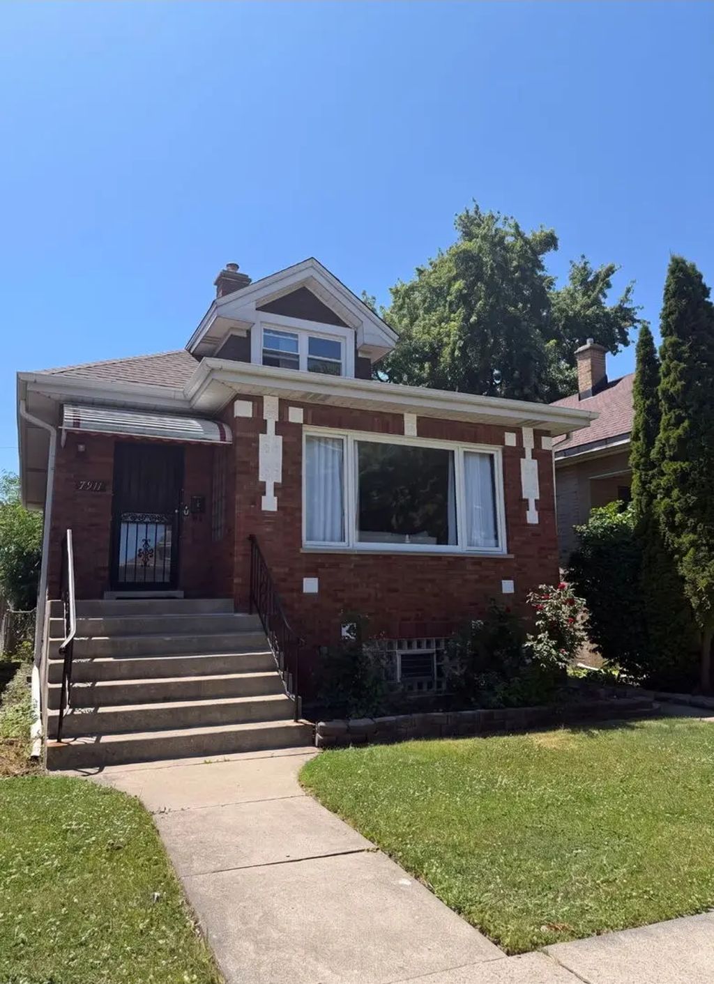 7911 W Oakleaf Avenue, Elmwood Park