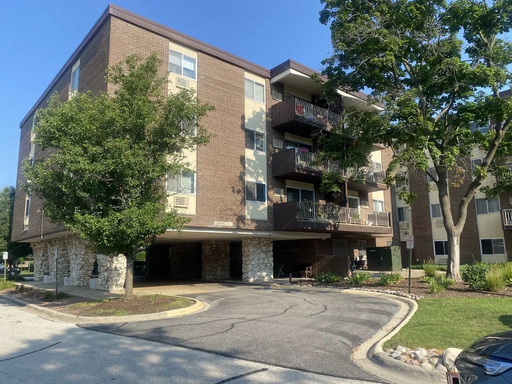 1321 S Finley Road 422, Lombard