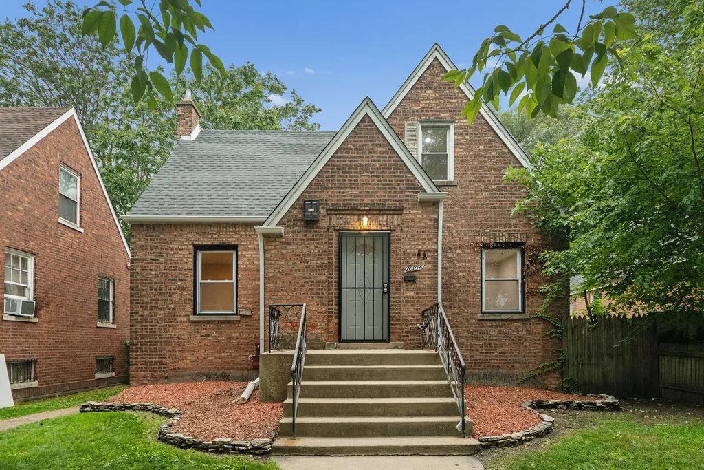 10106 S Crandon Avenue, Chicago