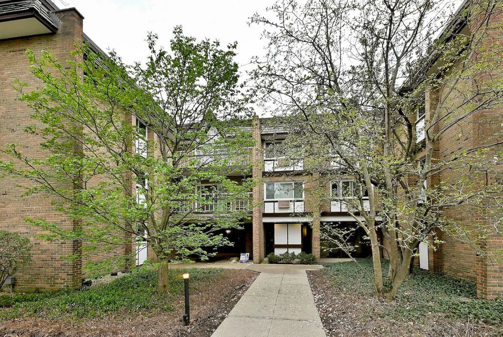 360 Claymoor Avenue 2e, Hinsdale, 60521