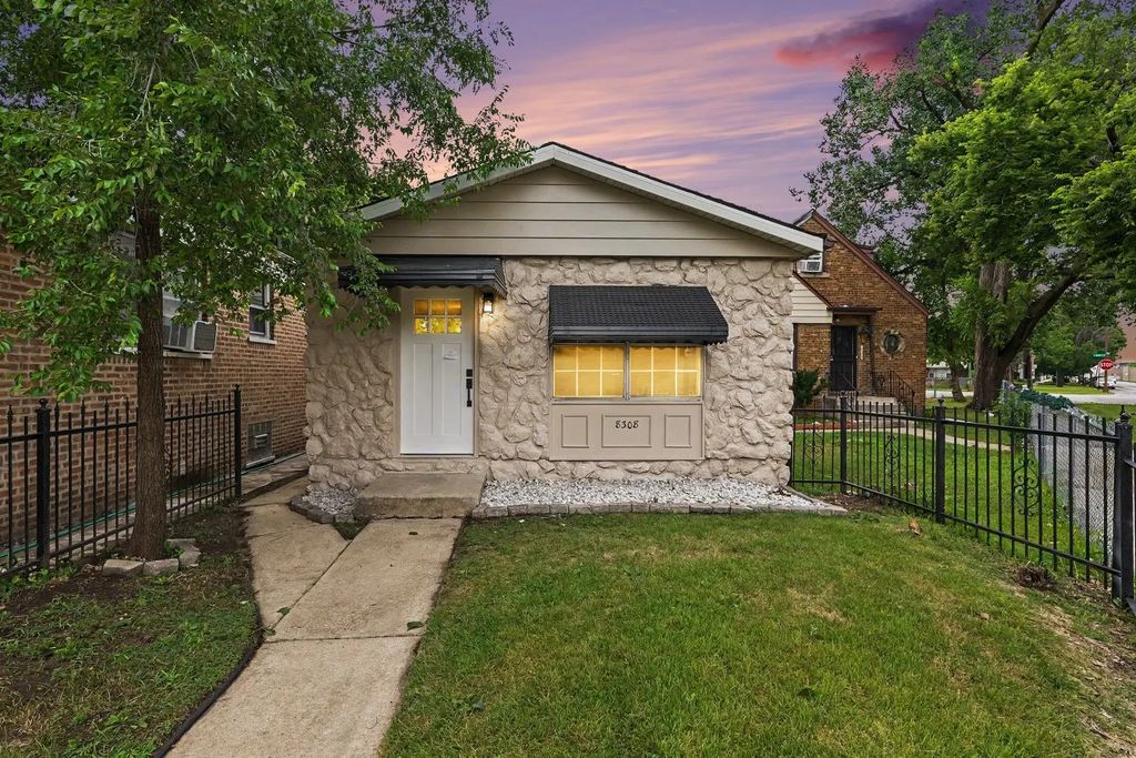8308 S Anthony Avenue, Chicago