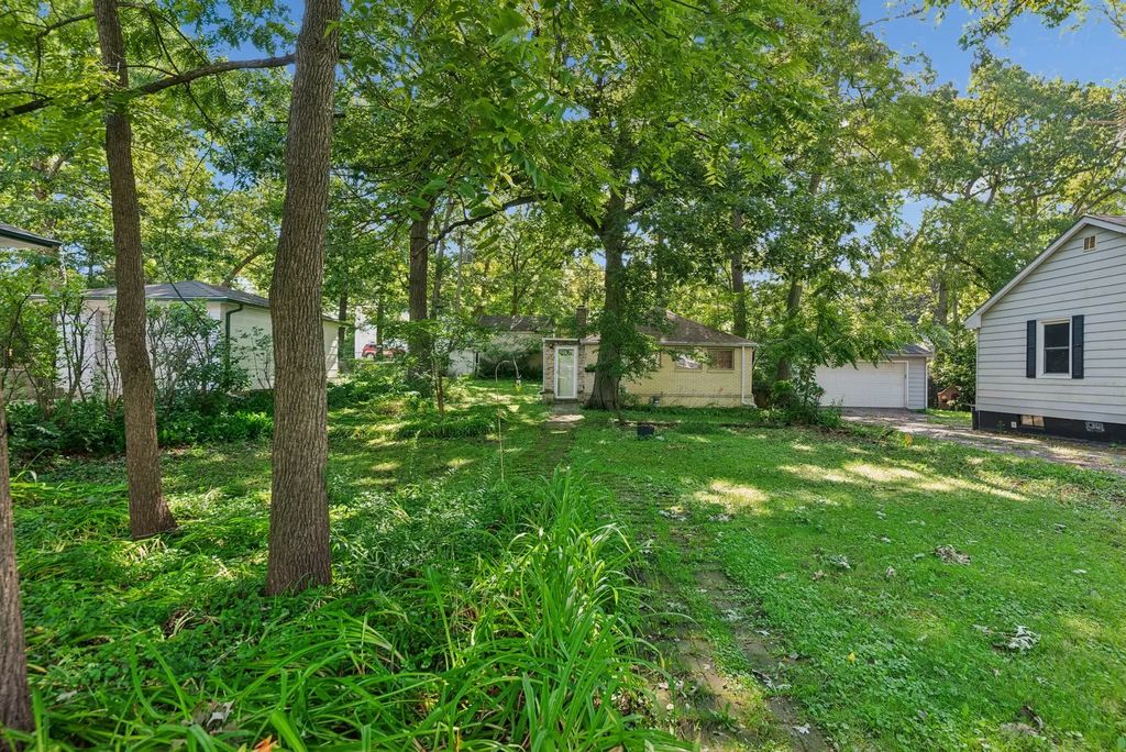 825 Kirkwood Avenue, Winthrop Harbor