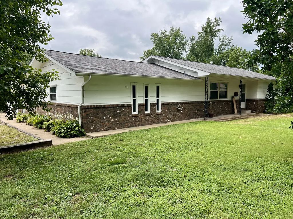 207 W 13th Street, Johnston City