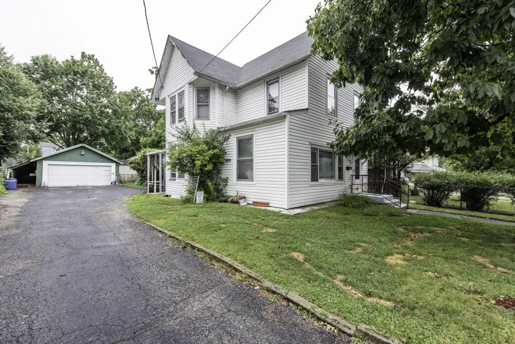 224 S Lincoln Avenue, Waukegan