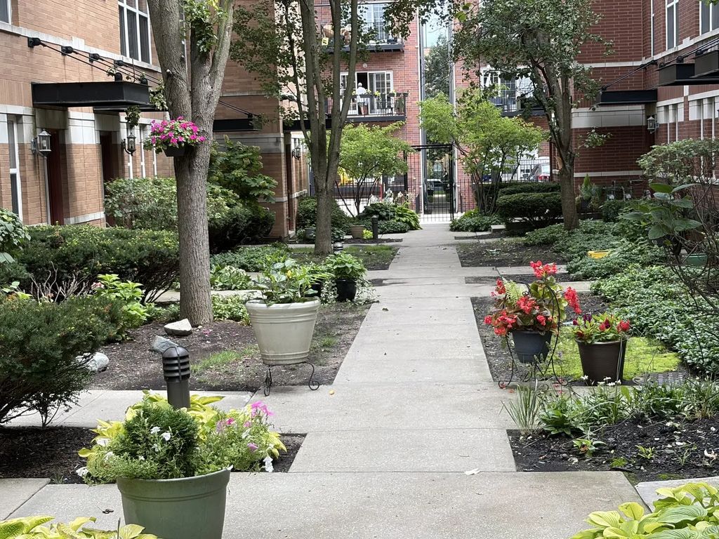 529 Chicago Avenue F, Evanston