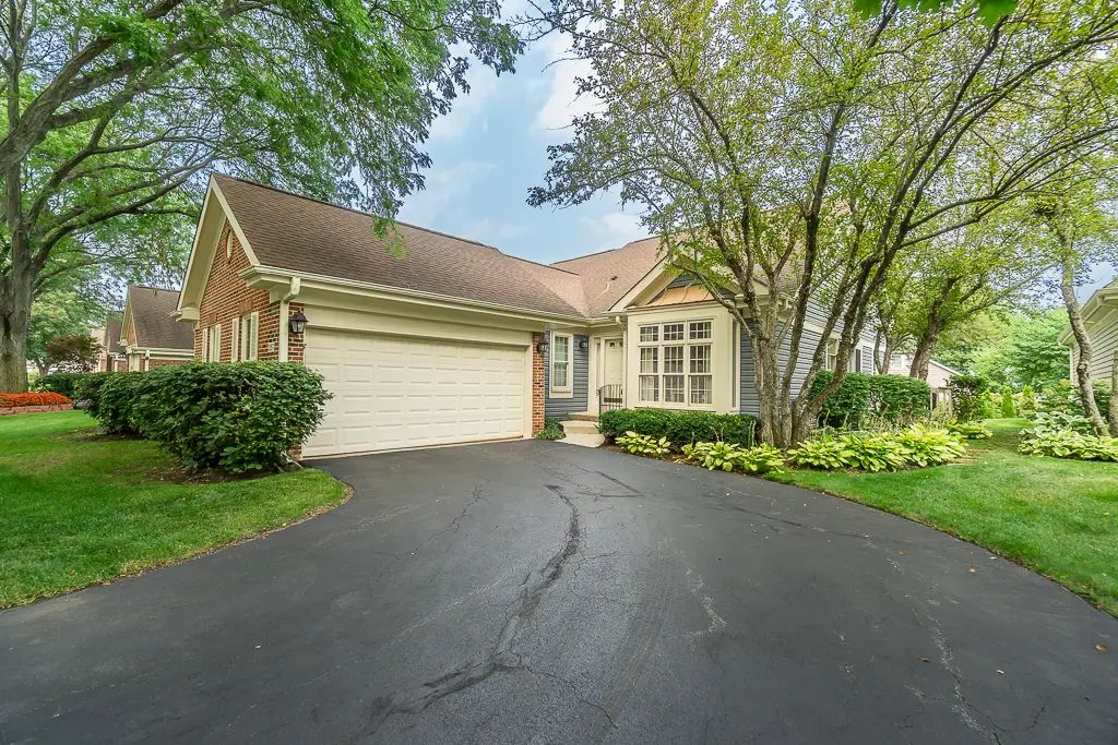 2157 N Lake Shore Circle, Arlington Heights