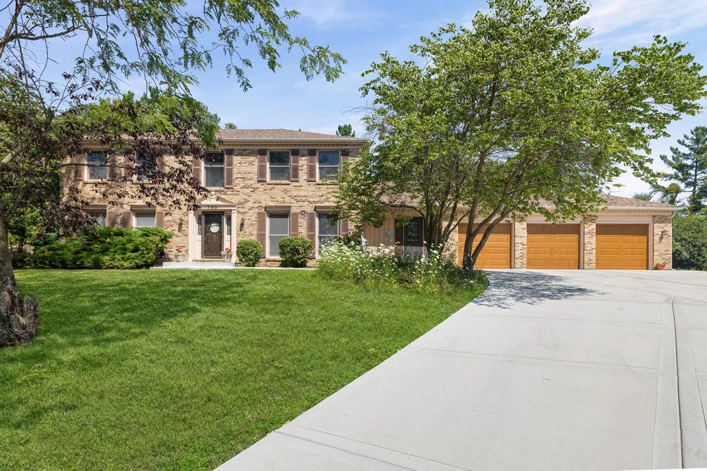 740 Cambridge Drive, Burr Ridge