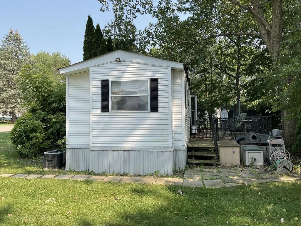 184 Windward, Lakemoor