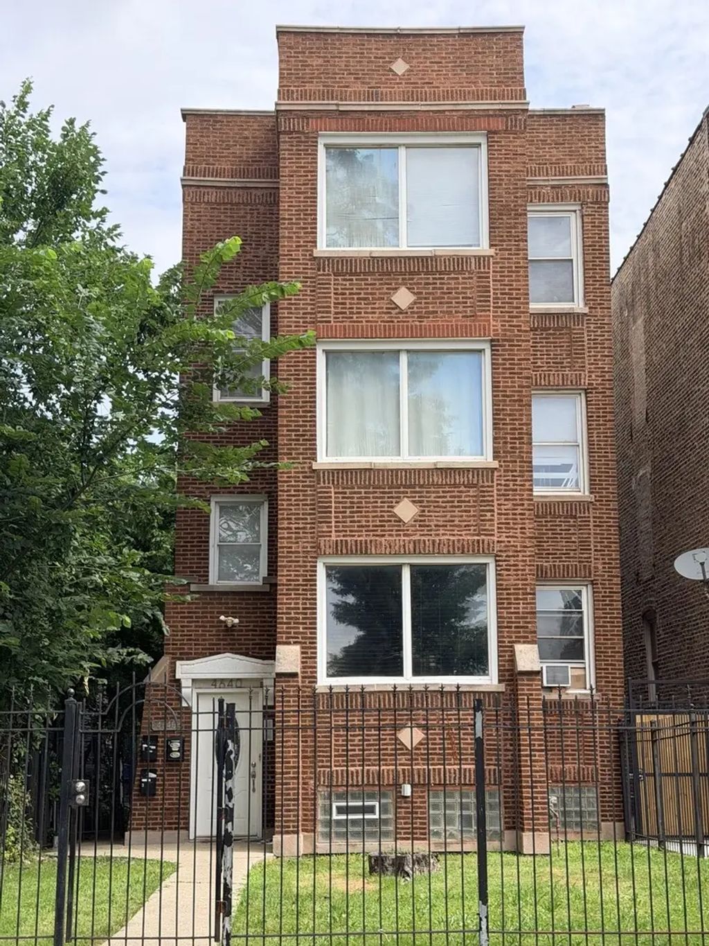 4640 W West End Avenue, Chicago