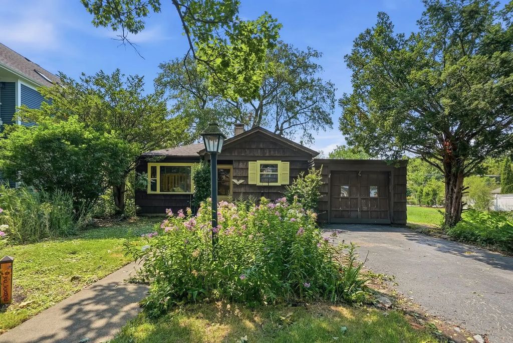 416 S Fairview Avenue, Elmhurst