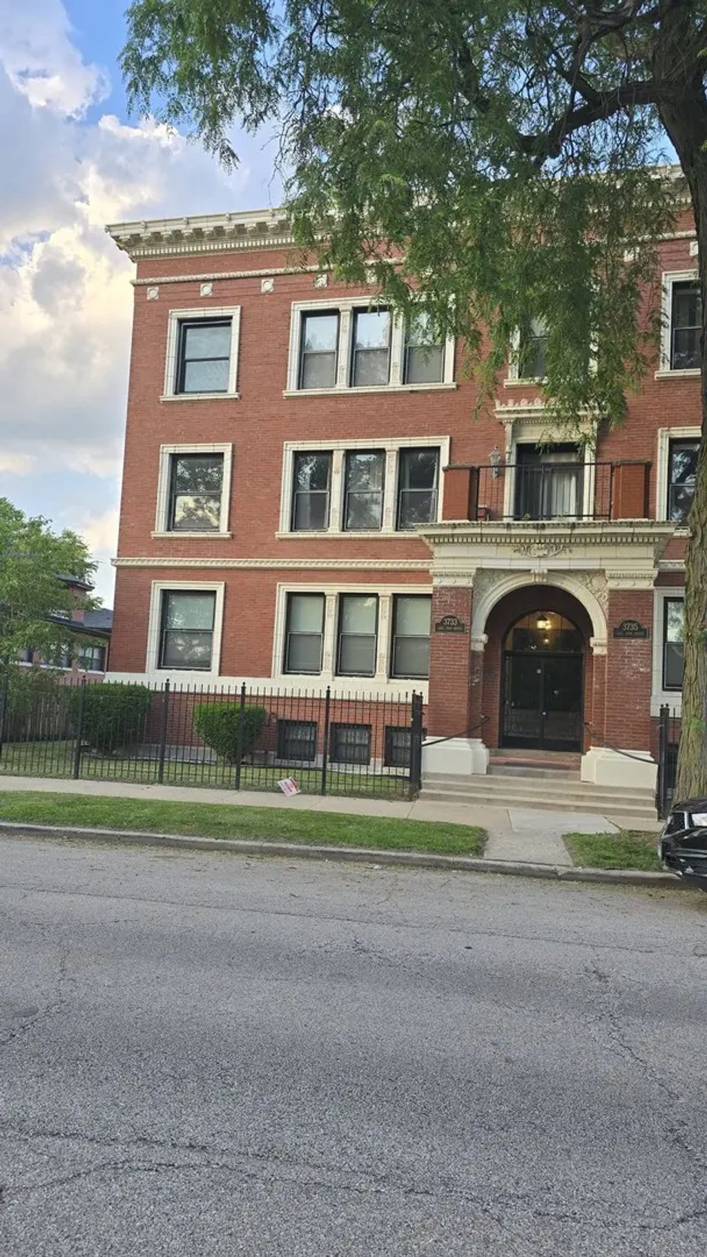 3733 S Lake Park Avenue 1, Chicago, 60653