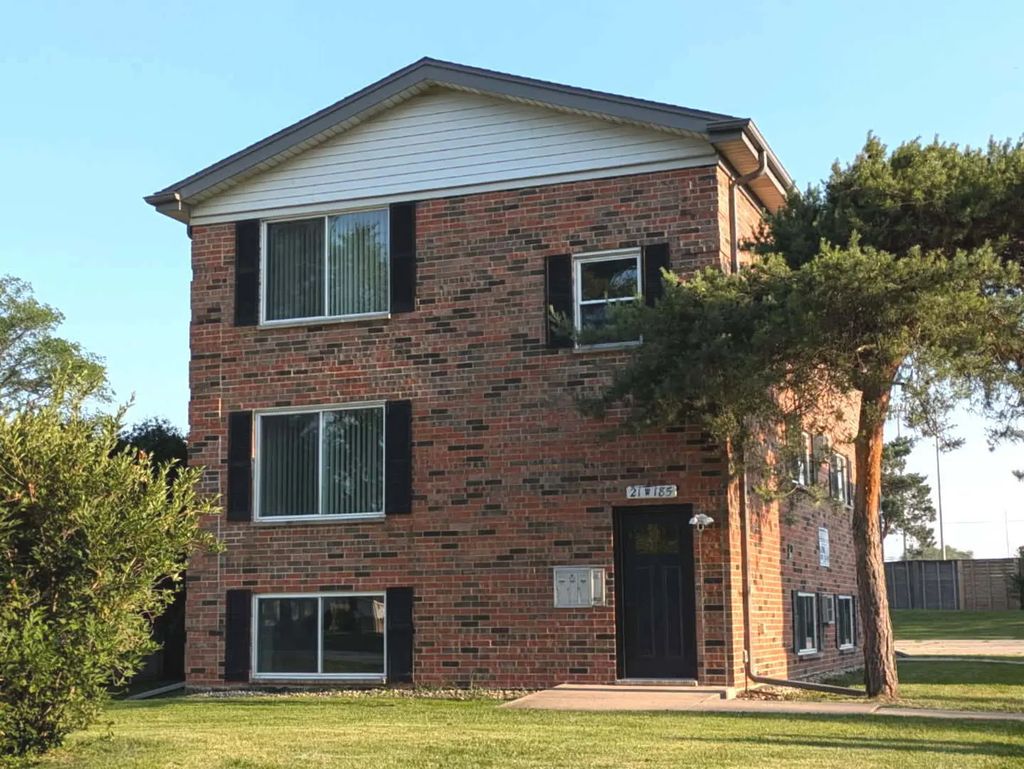 21w185 Tee Lane B, Itasca