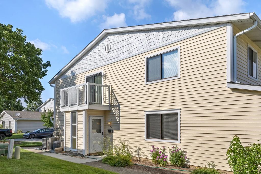 717 Whitesail Drive 717, Schaumburg