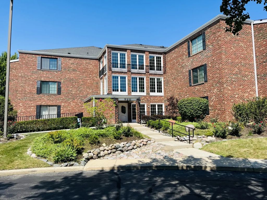 520 Biesterfield Road 117, Elk Grove Village