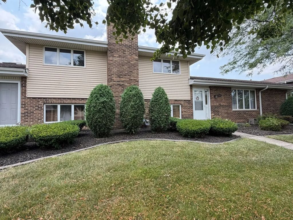 7313 W 154th Street 44, Orland Park