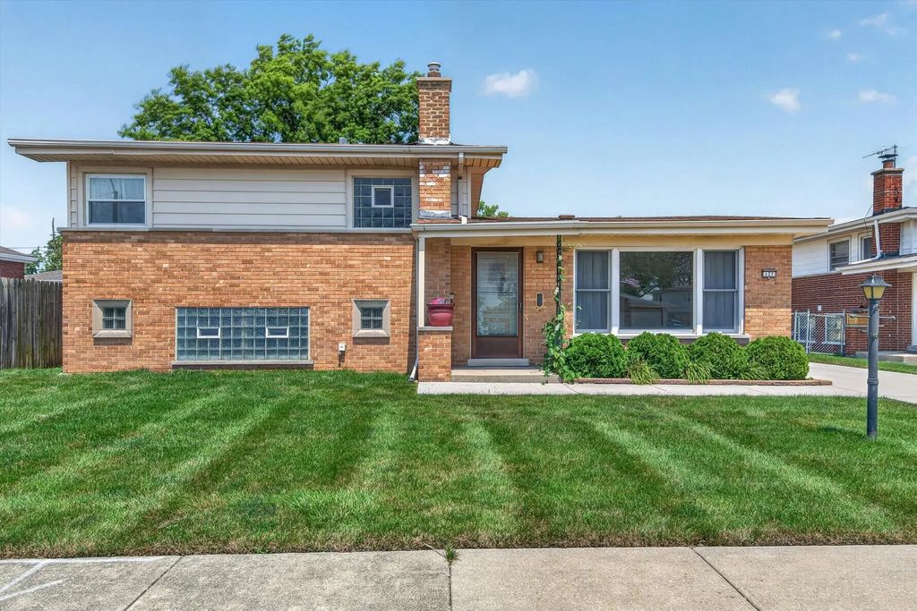 137 W Glengate Avenue, Chicago Heights