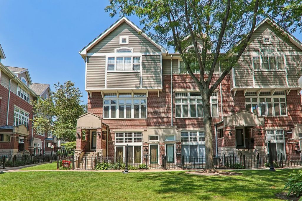 4930 S Cornell Avenue E, Chicago