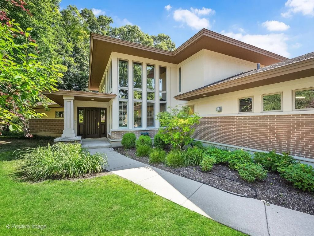 1411 Hawthorne Lane, Hinsdale