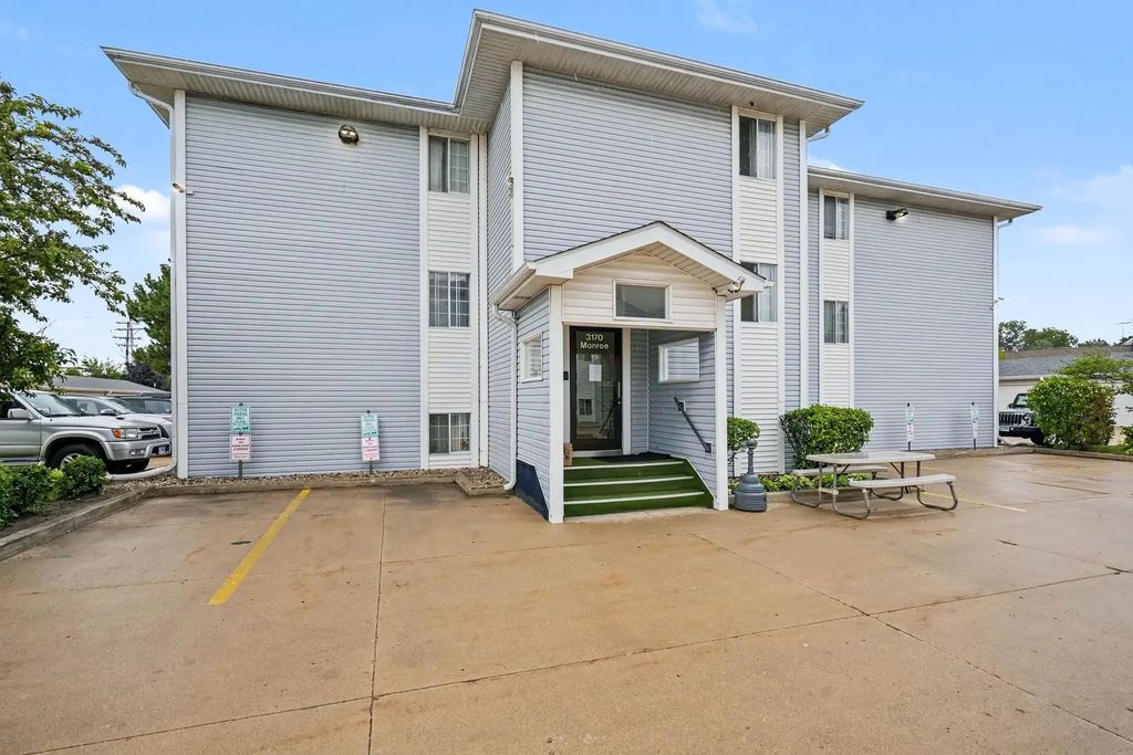 3170 W Monroe Street 212, Waukegan