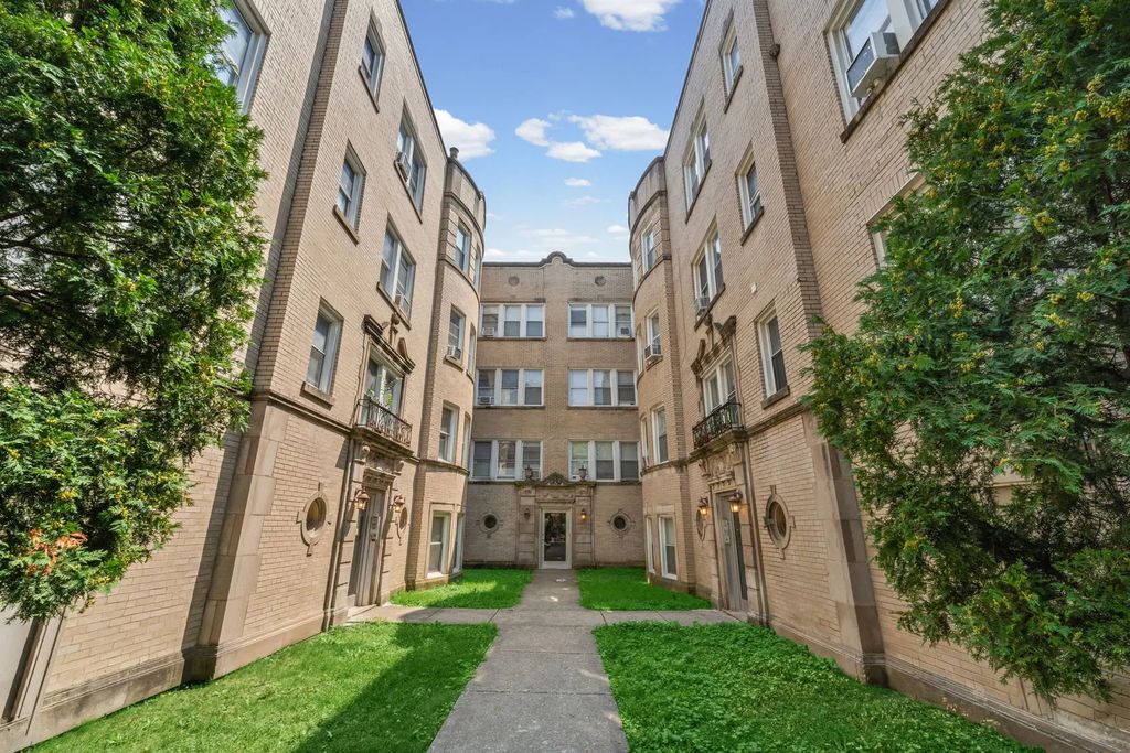2751 W Arthur Avenue 2, Chicago, 60645