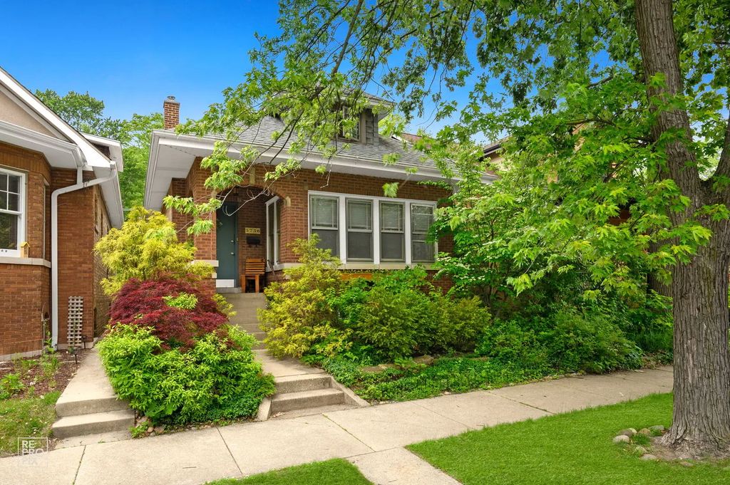 5736 N Virginia Avenue, Chicago