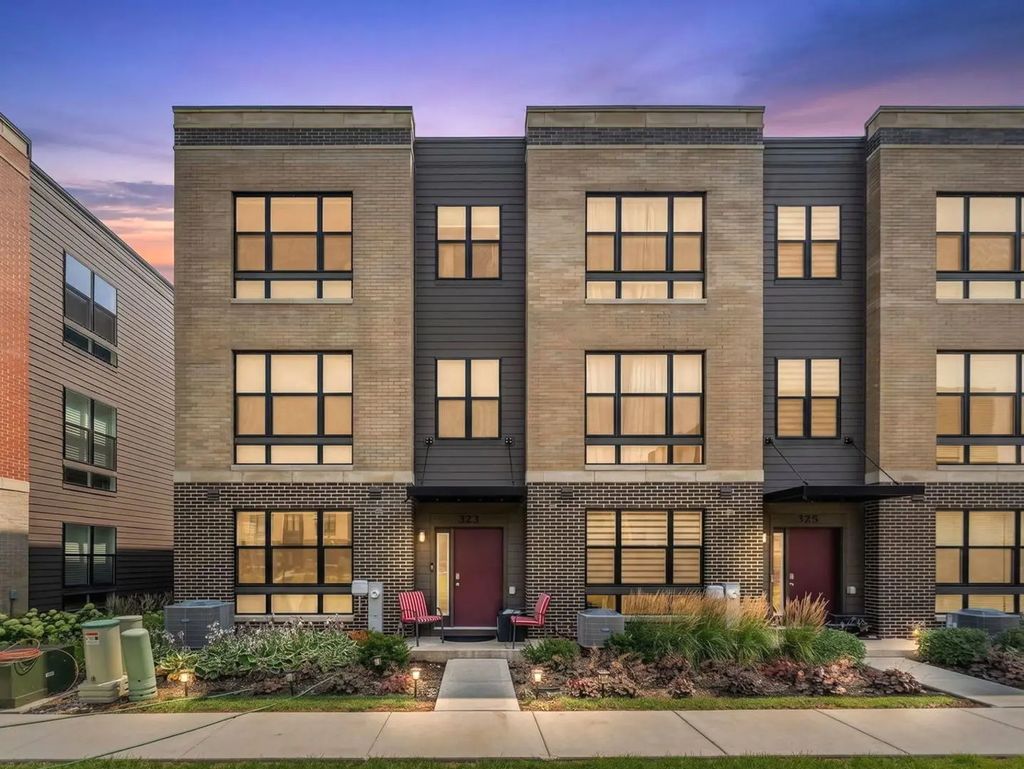 323 Summit Circle, Lombard