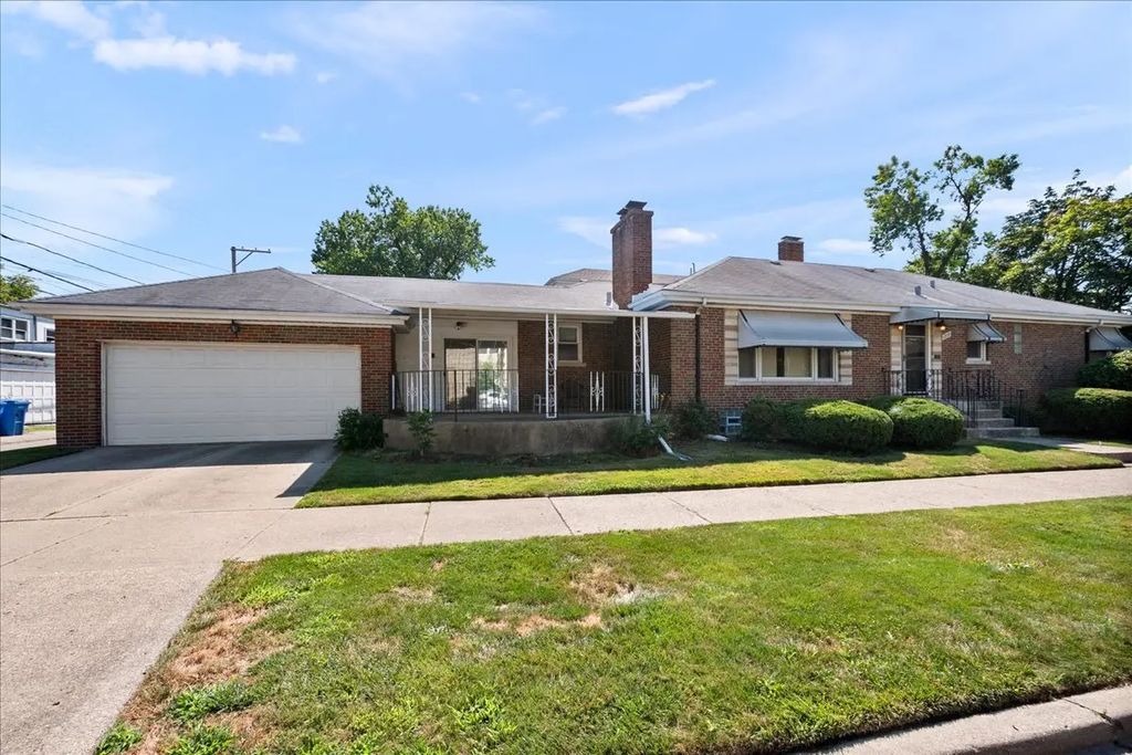 6939 N Francisco Avenue, Chicago, 60645