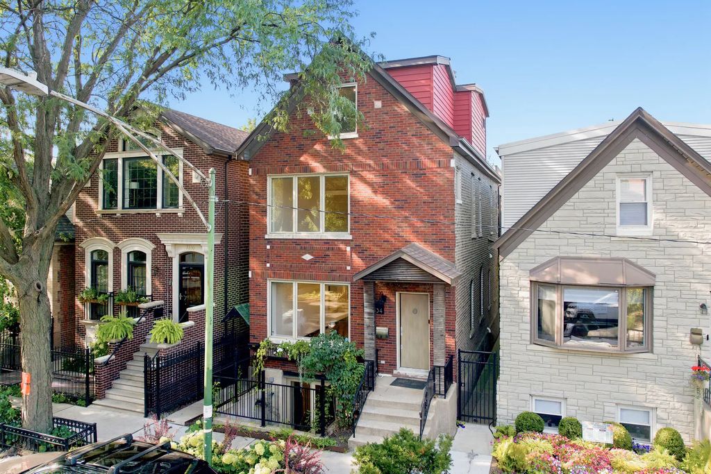 2334 W Medill Avenue, Chicago, 60647
