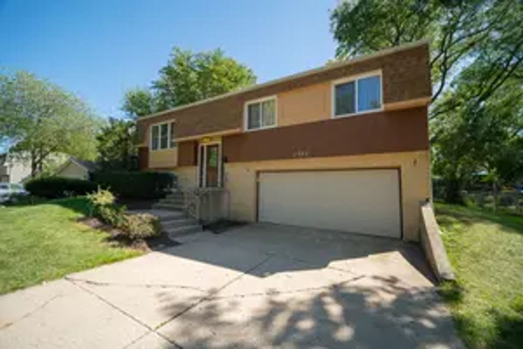 1302 Oxford Lane, Wheaton