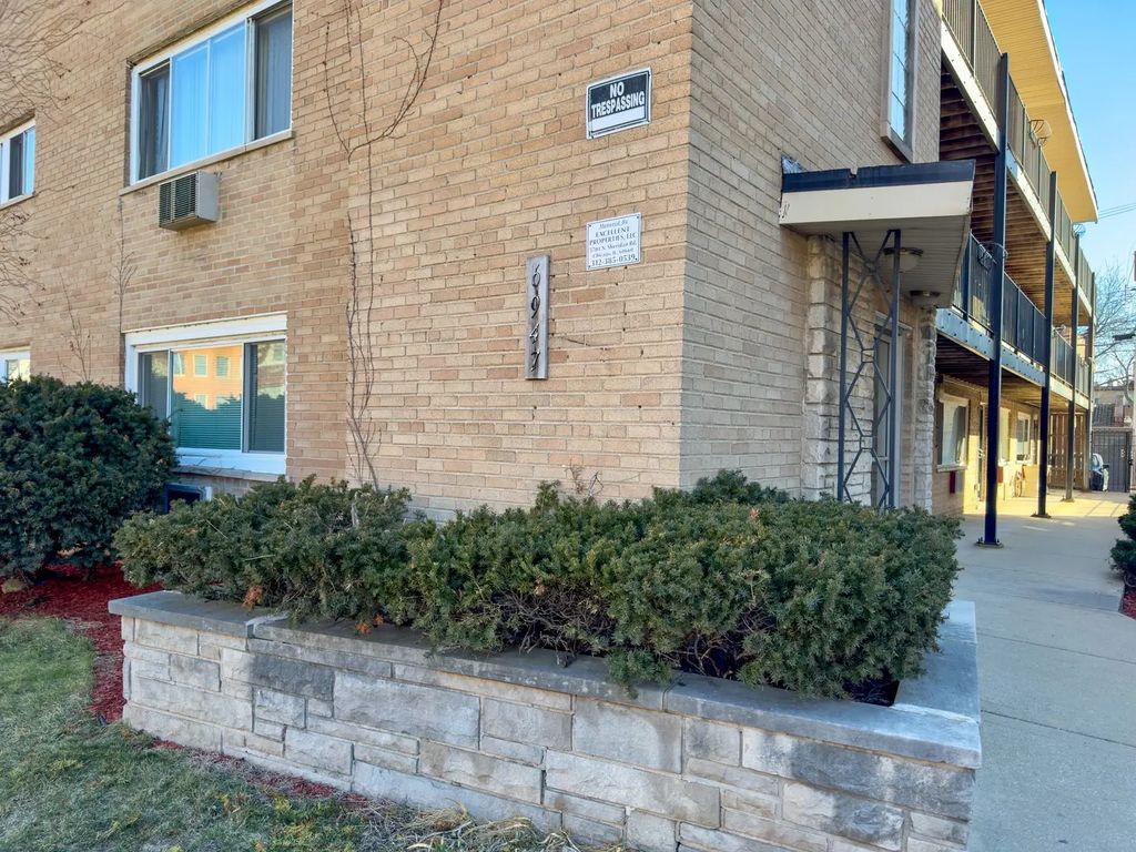 6947 S Jeffery Boulevard 3j, Chicago