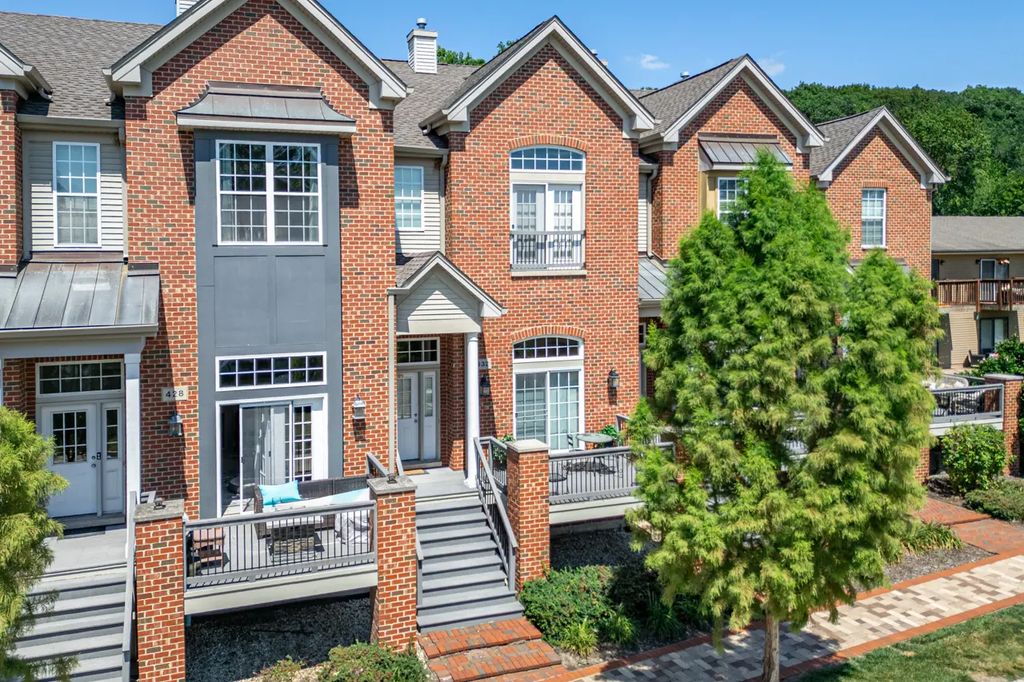 432 N Harrison Street, Algonquin