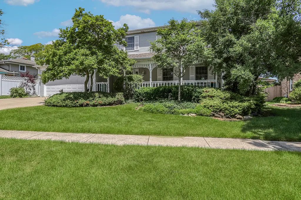403 Sara Avenue, Lemont