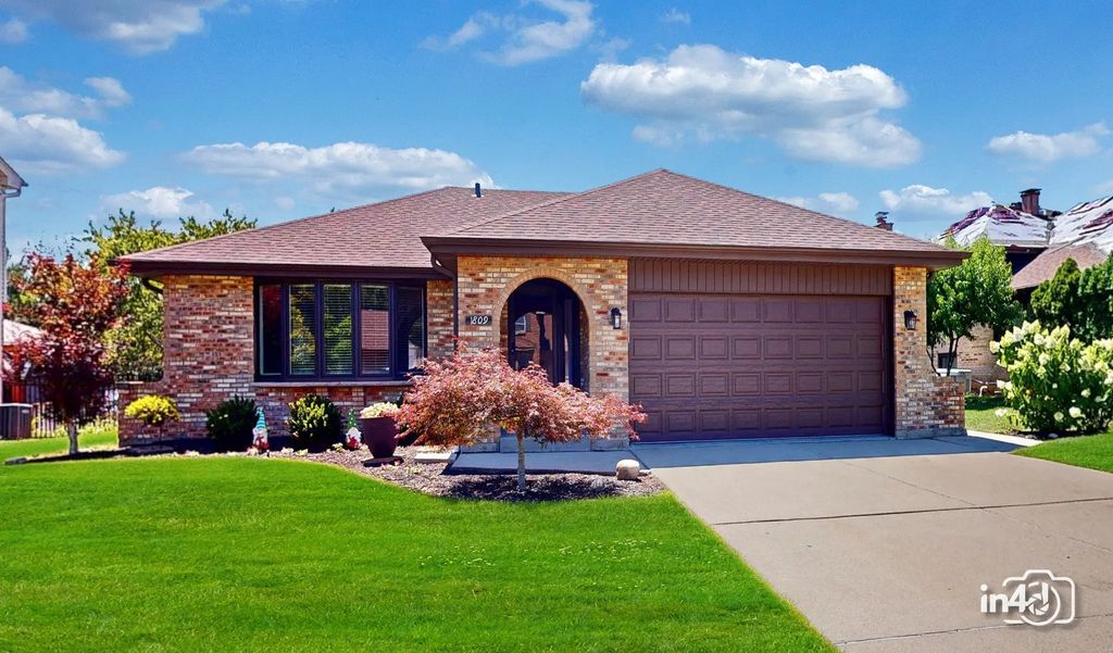1809 Eaton Drive, Woodridge