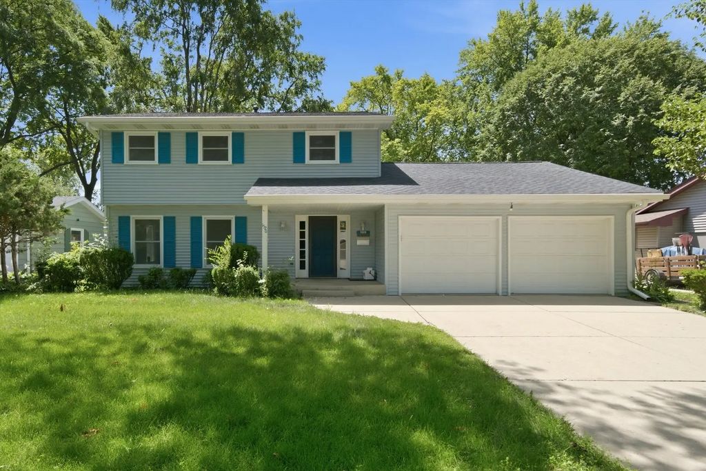1520 Crestwood Court, Aurora