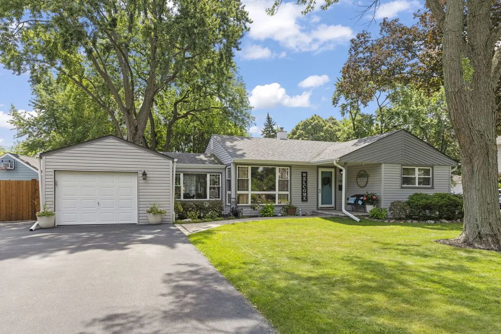 2304 Meadow Drive, Rolling Meadows